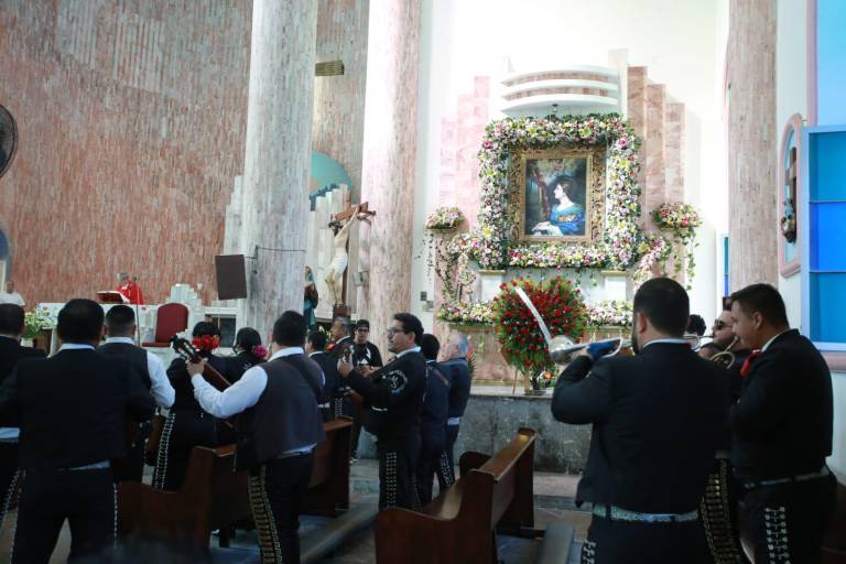 Celebran músicos de Mazatlán a Santa Cecilia; le piden salud y trabajo