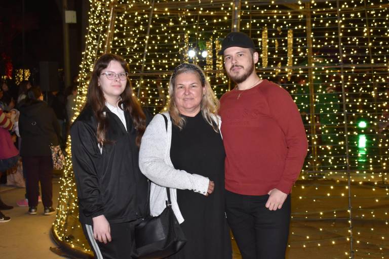 Con danza contemporánea disfrutan familias del cierre de la Navidad en el Botánico