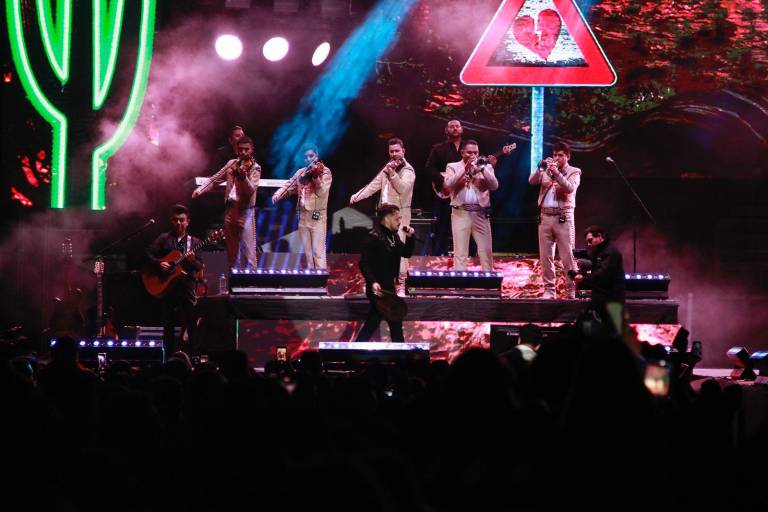 Abarrota Christian Nodal el estadio de Tomateros con su ‘Foraji2 Tour’