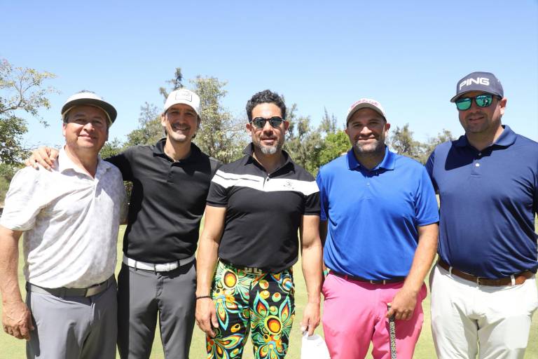 Golfistas se divierten jugando y ayudan a Foden