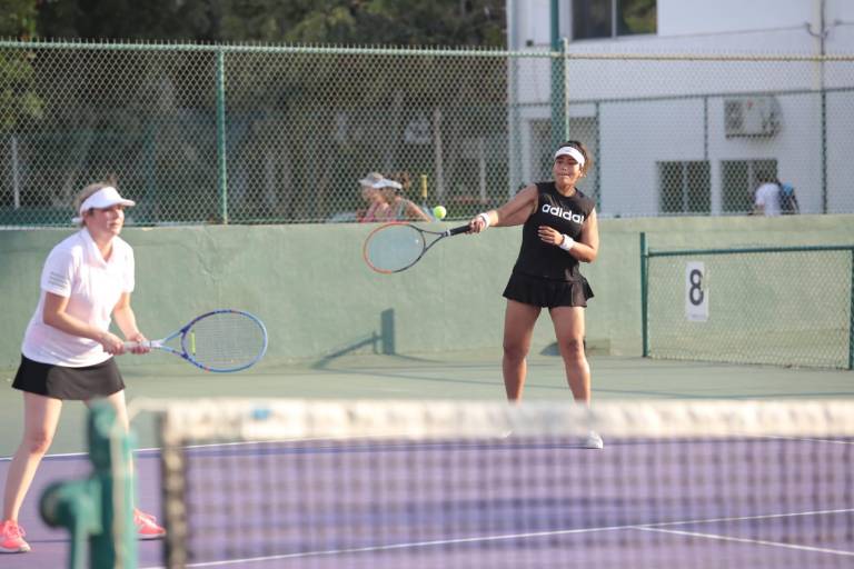 Debutan las damas con emocionante jornada en Torneo de Tenis Copa Amstel Ultra