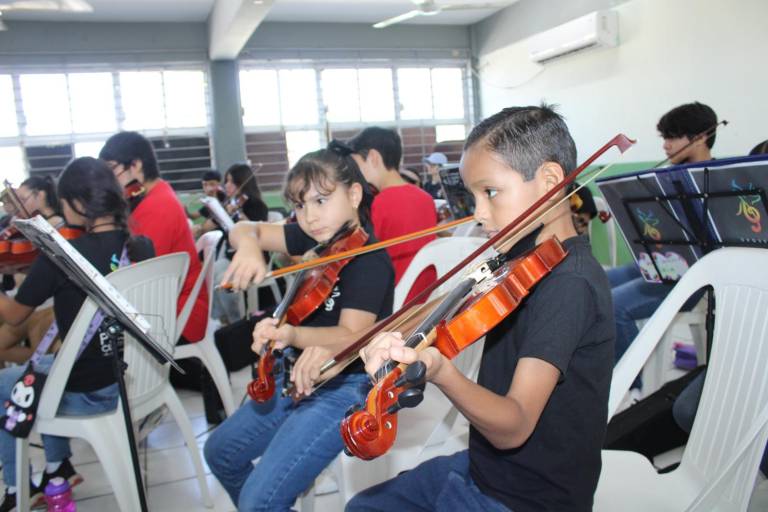 Armonía en El Rosario: Agrupaciones musicales del sur se reúnen para su presentación en Mazatlán