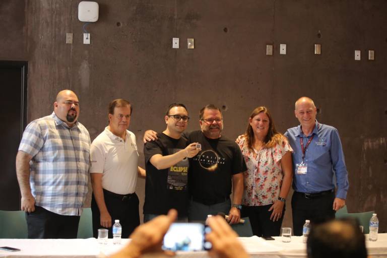 Recibe Sociedad Astronómica Mazatleca roca lunar de parte de SSERVI NASA