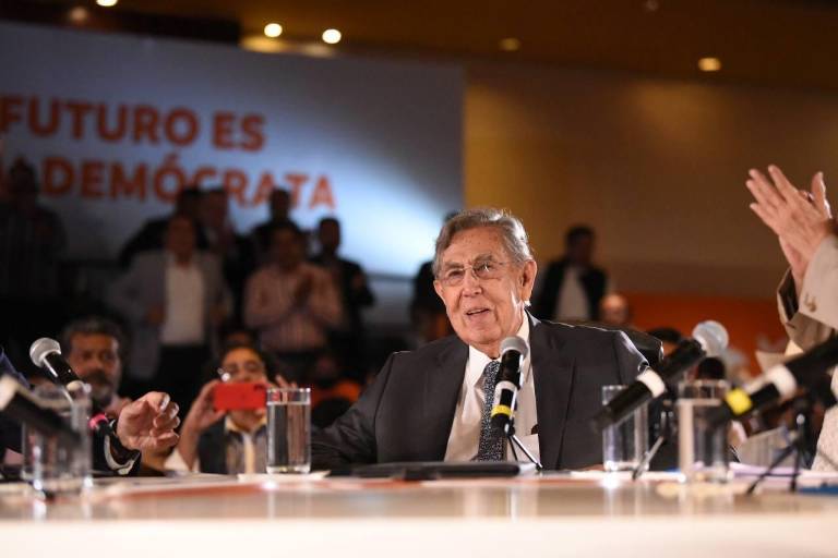 AMLO considera a Cuauhtémoc Cárdenas como adversario político