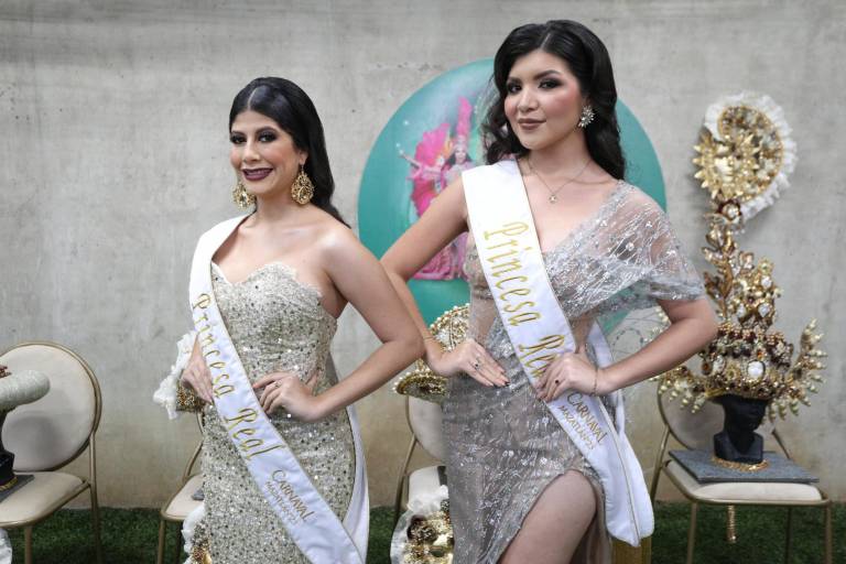 Recibe su corona Víctor II como Rey del Carnaval de Mazatlán 2023