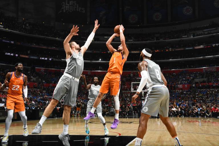 Chris Paul y Suns liquidan a los Clippers; están a un triunfo de las Finales de la NBA