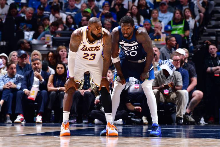 Lakers cae ante Timberwolves y queda al borde de la eliminación