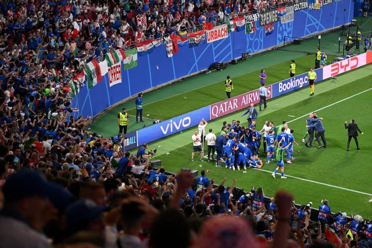 Italia pasa a octavos en el último suspiro, Croacia al borde del abismo