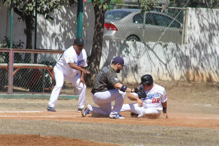 SUTERM aplasta a Agua Selecta en el beisbol del Muralla