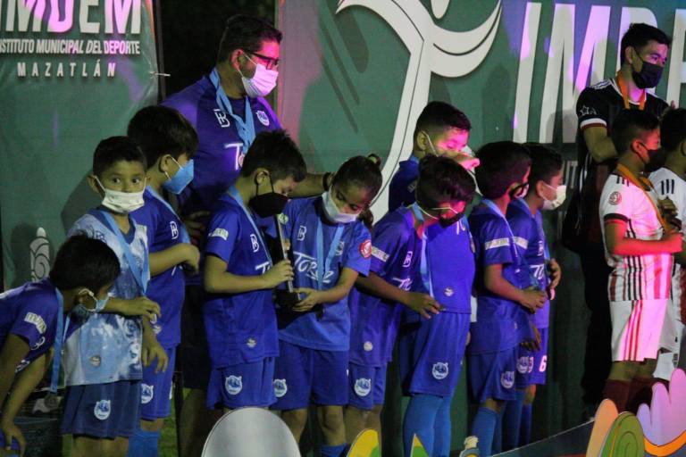 Liga Imdem de Futbol baja su telón con ceremonia de premiación