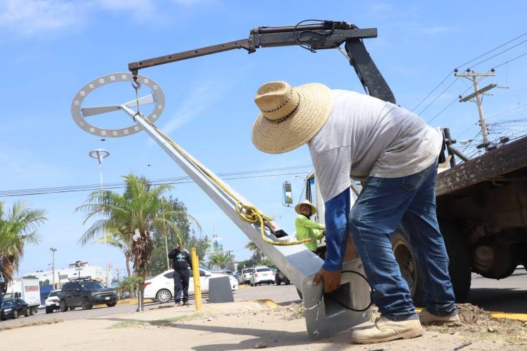 Pese a investigación de la ASE, en Mazatlán instalan a ‘destiempo’ luminarias de Azteca Lighting