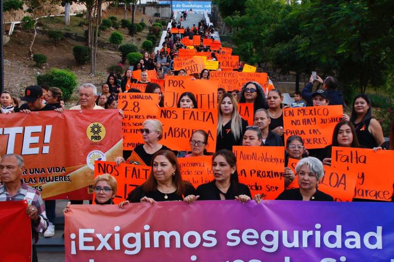 Mujeres de PAN, PRI y PRD marchan contra violencia de género en Culiacán
