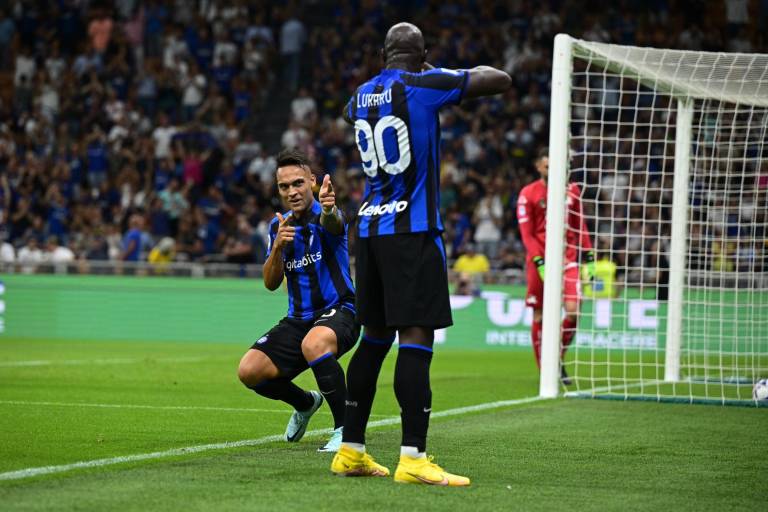 Inter derrota en su estadio al Spezia para seguir de festejo