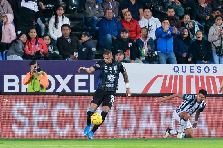 Gallos da la campanada en Pachuca, en histórico partido