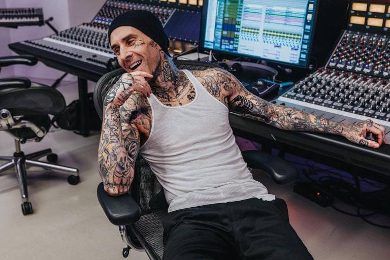 Hospitalizan de emergencia a Travis Barker