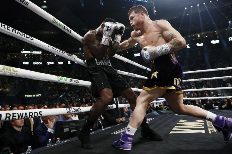 ‘Canelo’ Álvarez se impone con claridad a Jermell Charlo en Las Vegas
