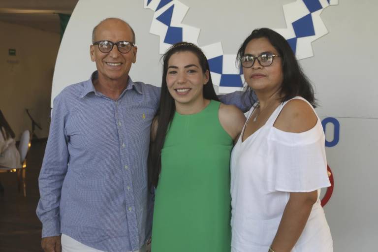 Reciben con aplausos a la ciclista sinaloense, Daniela Gaxiola
