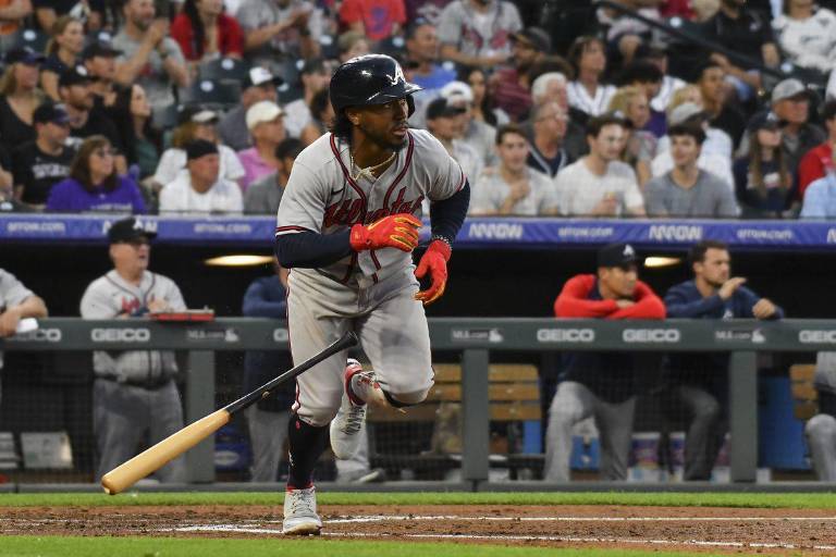 Ozzie Albies sale del juego por fractura en un pie