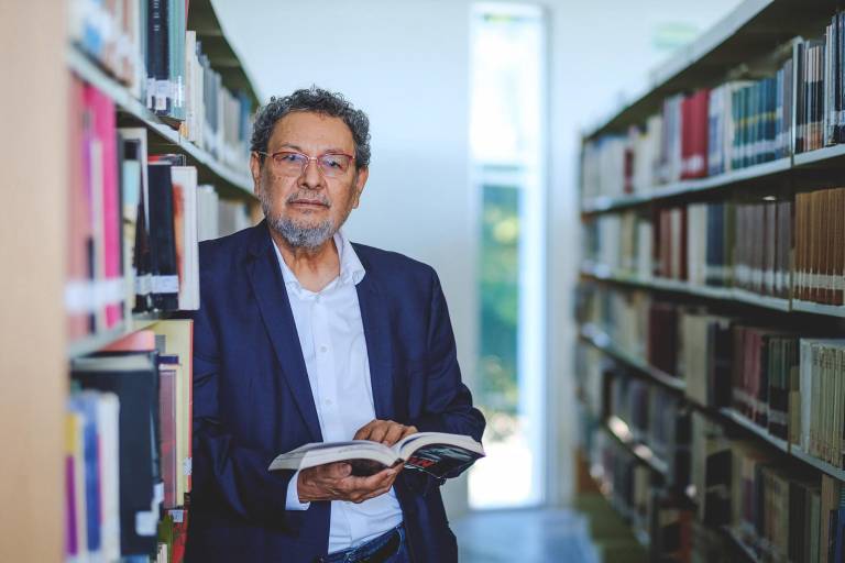 Impartirá Élmer Mendoza taller de novela en línea