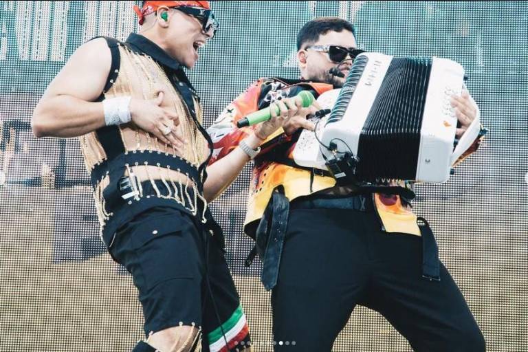Recibe Grupo Firme la llave de la ciudad de Coachella