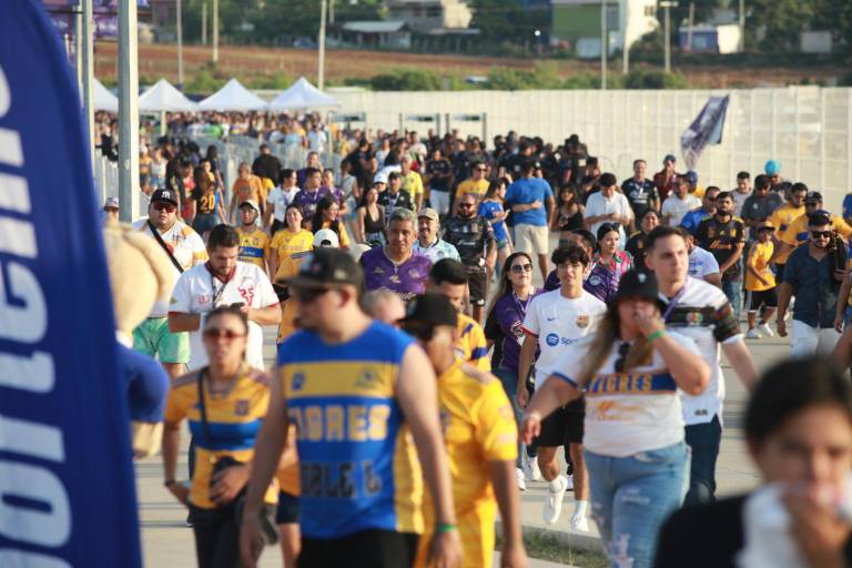 Llega la afición de Tigres al Kraken de Mazatlán
