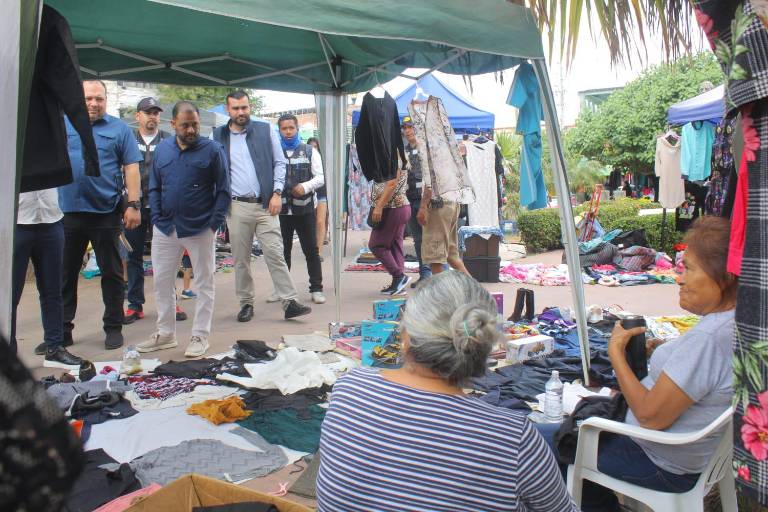 Atiende Oficialía Mayor a locatarios de mercados municipales y tianguistas
