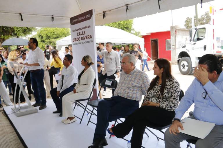 Entrega Gobierno de Culiacán calle y camiones de basura en Aguaruto
