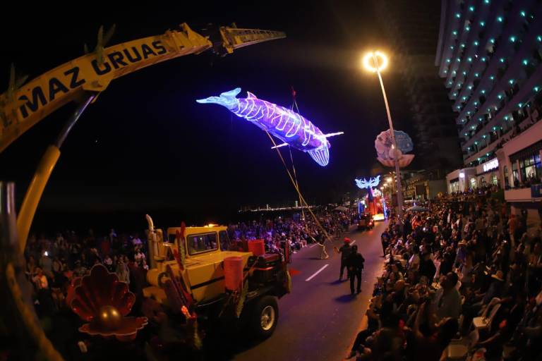 Luces, colores y algarabía: el Carnaval de Mazatlán en su máximo esplendor