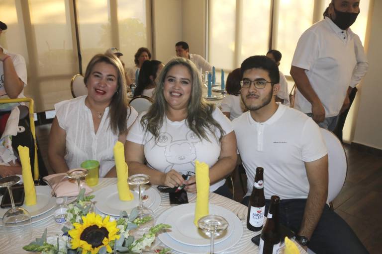 Reciben con aplausos a la ciclista sinaloense, Daniela Gaxiola