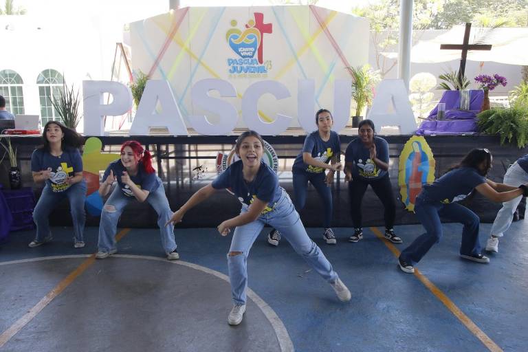Viven los jóvenes un encuentro con Jesús