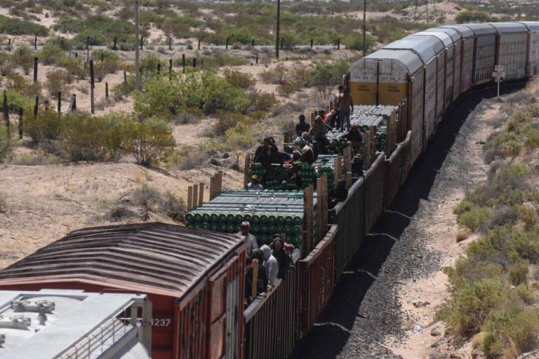 Paraliza Ferromex 60 trenes con rutas hacia la frontera para evitar que aborden migrantes