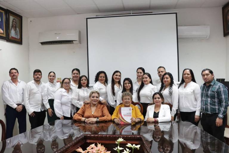 Presidenta de DIF Rosario rinde informe de actividades en Cabildo