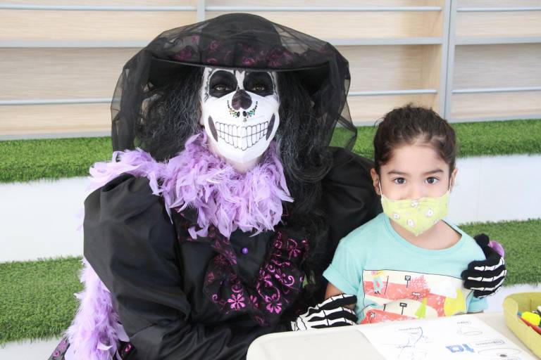Celebran el Día de Muertos en la Activa Integral
