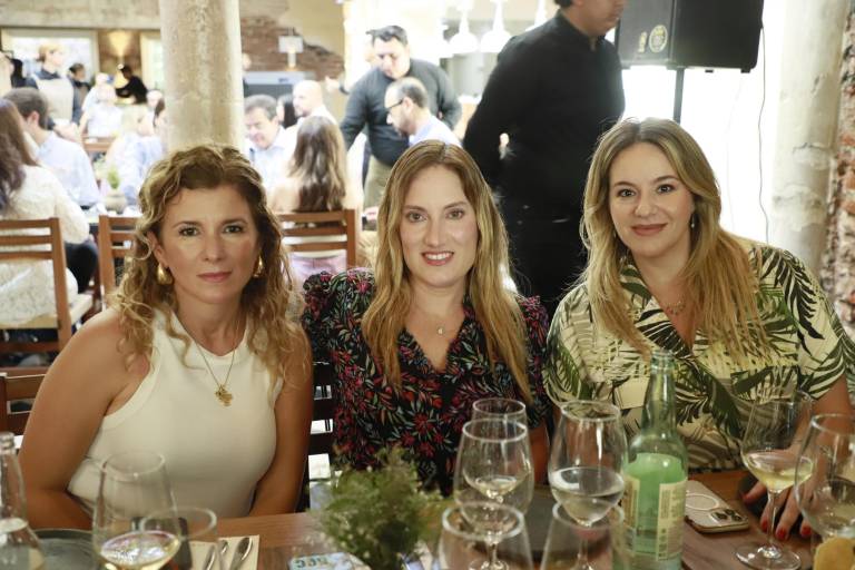 Celebran clientes y amigos el primer aniversario de Casa Bon