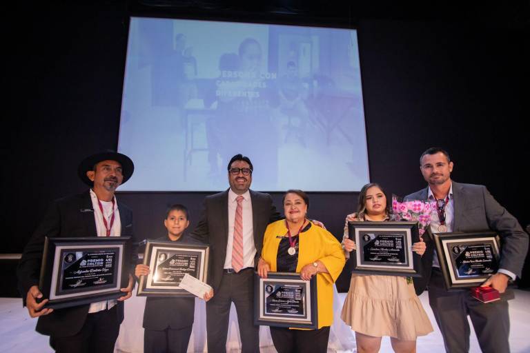 Premian a culiacanenses destacados con Premio Coltzin al Mérito Ciudadano 2023