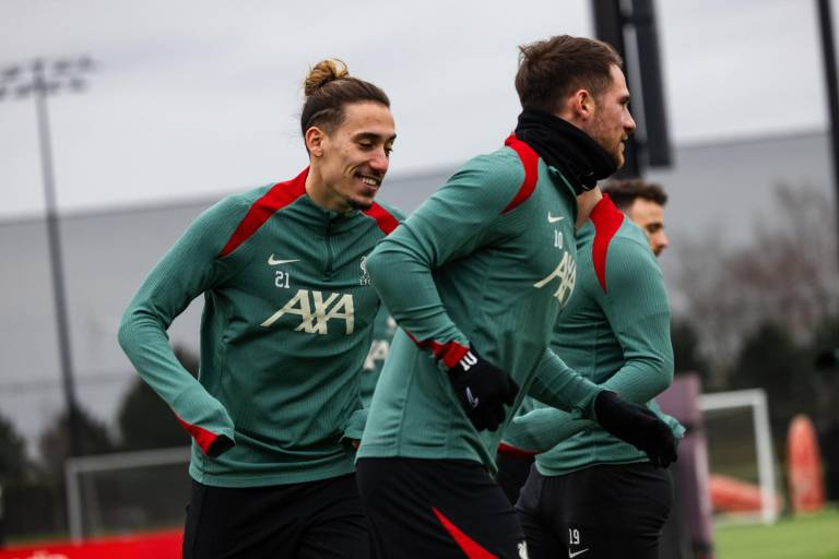 Líder Liverpool ante la sorpresa Nottingham Forest, en la fecha 21 de la Premier