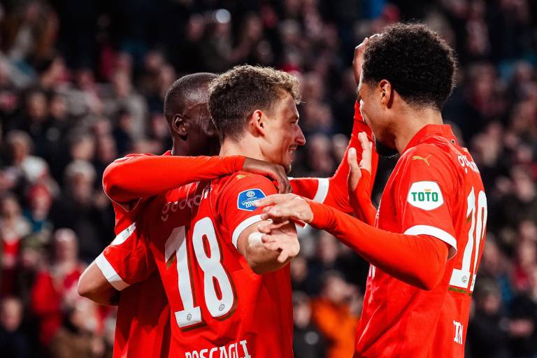 El PSV y el Chucky derrotan con autoridad al Heracles