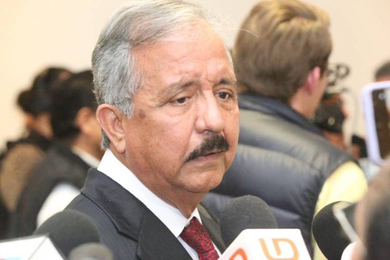 Acusa Estrada Ferreiro que buscan que no sea candidato a Senador