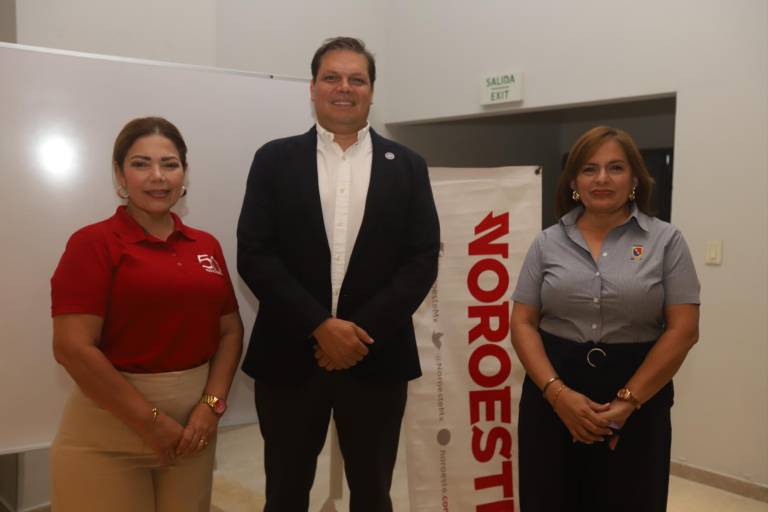 Ofrece consejos para mejorar la gestión empresarial y familiar