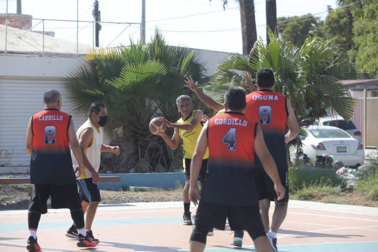 Imprime Red Petroil mejor juego en Torneo Maxibaloncesto