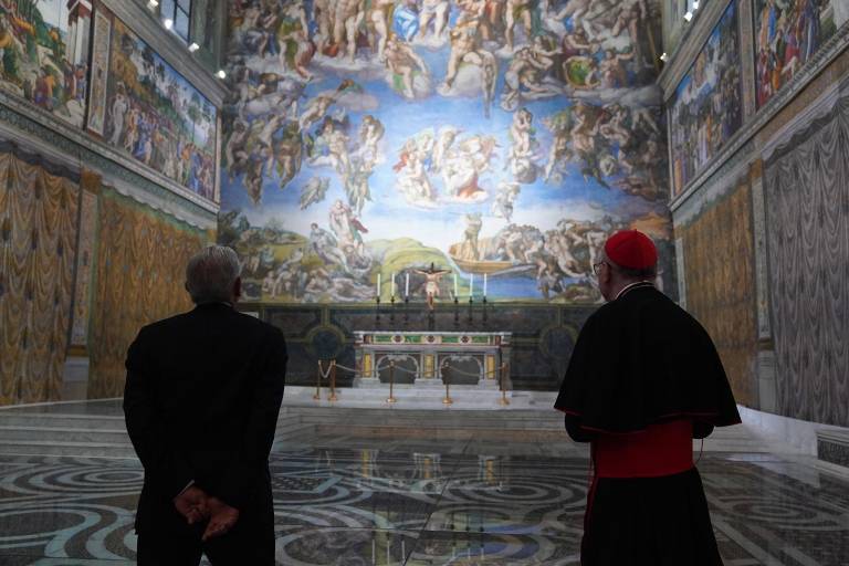 AMLO visita réplica de Capilla Sixtina con Secretario de Estado del Vaticano