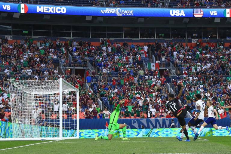 México es multado con dos partidos de veto por grito homofóbico