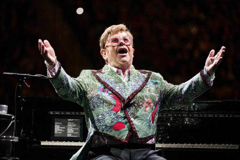 Elton John da positivo a Covid-19 y cancela sus próximos conciertos