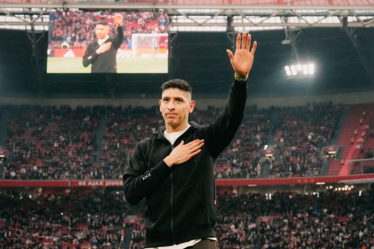 Ajax rinde emotivo homenaje a Edson Álvarez