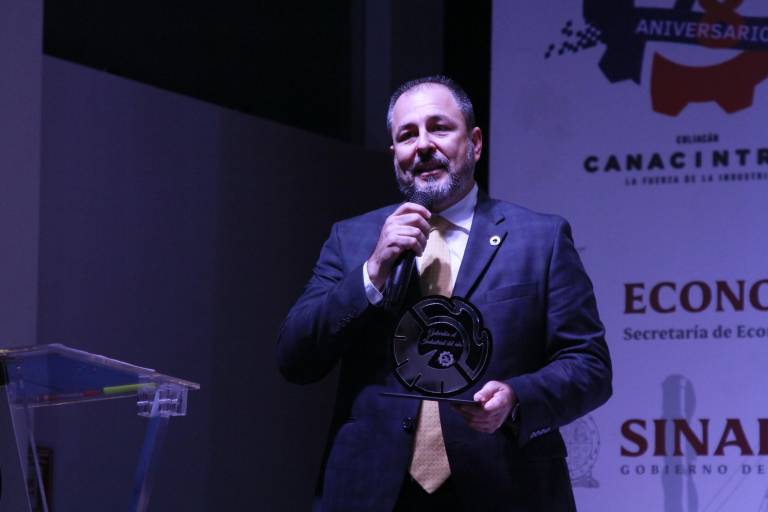 Entrega Canacintra Culiacán a Eduardo Ochoa, el Galardón al Industrial del Año 2022