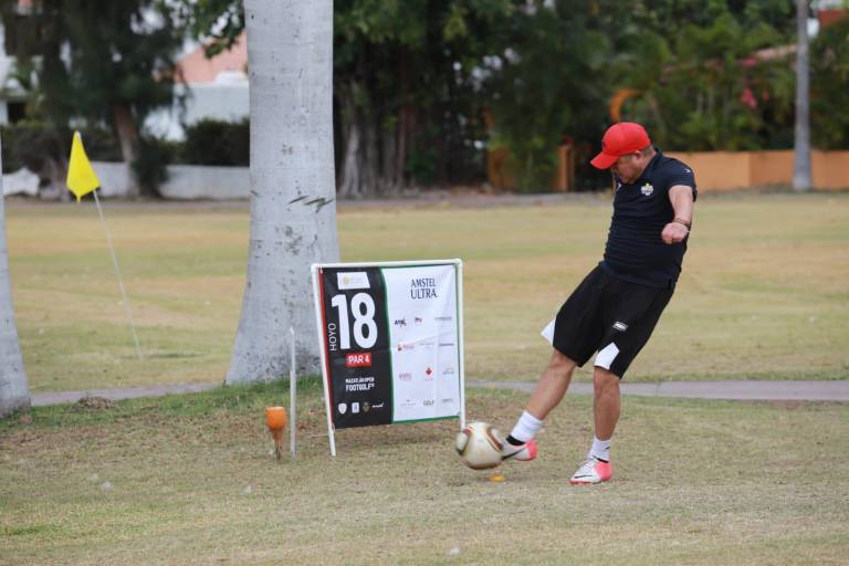 Patiño, ex jugador de Pumas, se adueña del Mazatlán Open de Foot Golf