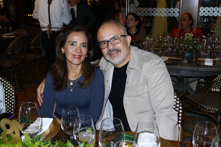Festejan clientes y amigos 18 años del Restaurante Cayenna