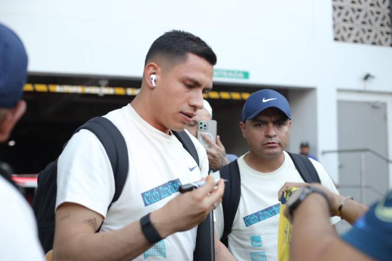 Entre escoltas de Guardia Nacional, el Club América arriba a Mazatlán