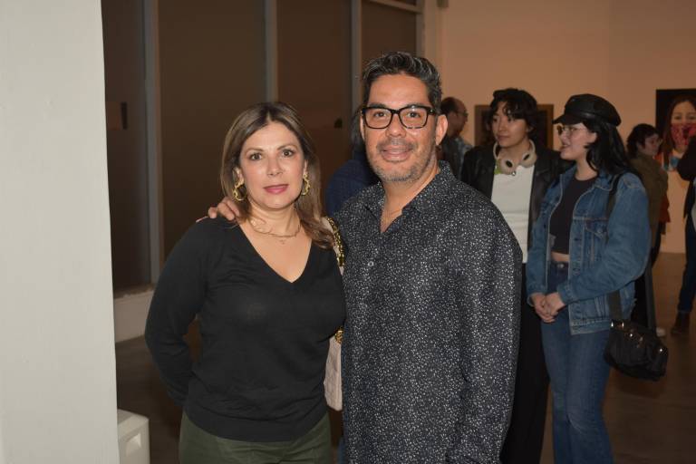 Disfrutan sinaloenses de una noche de galería en la exposición ‘Alma y Horizontes’