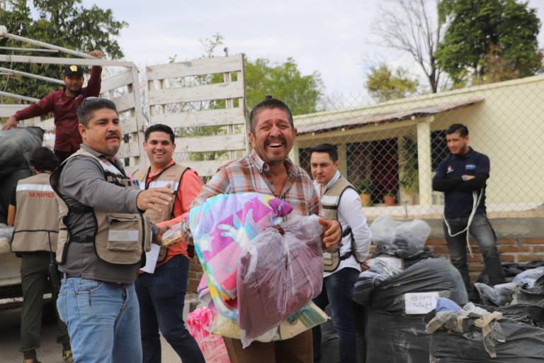 Reparte Gobierno de Sinaloa 4 mil 400 apoyos invernales para comunidades serranas de Choix